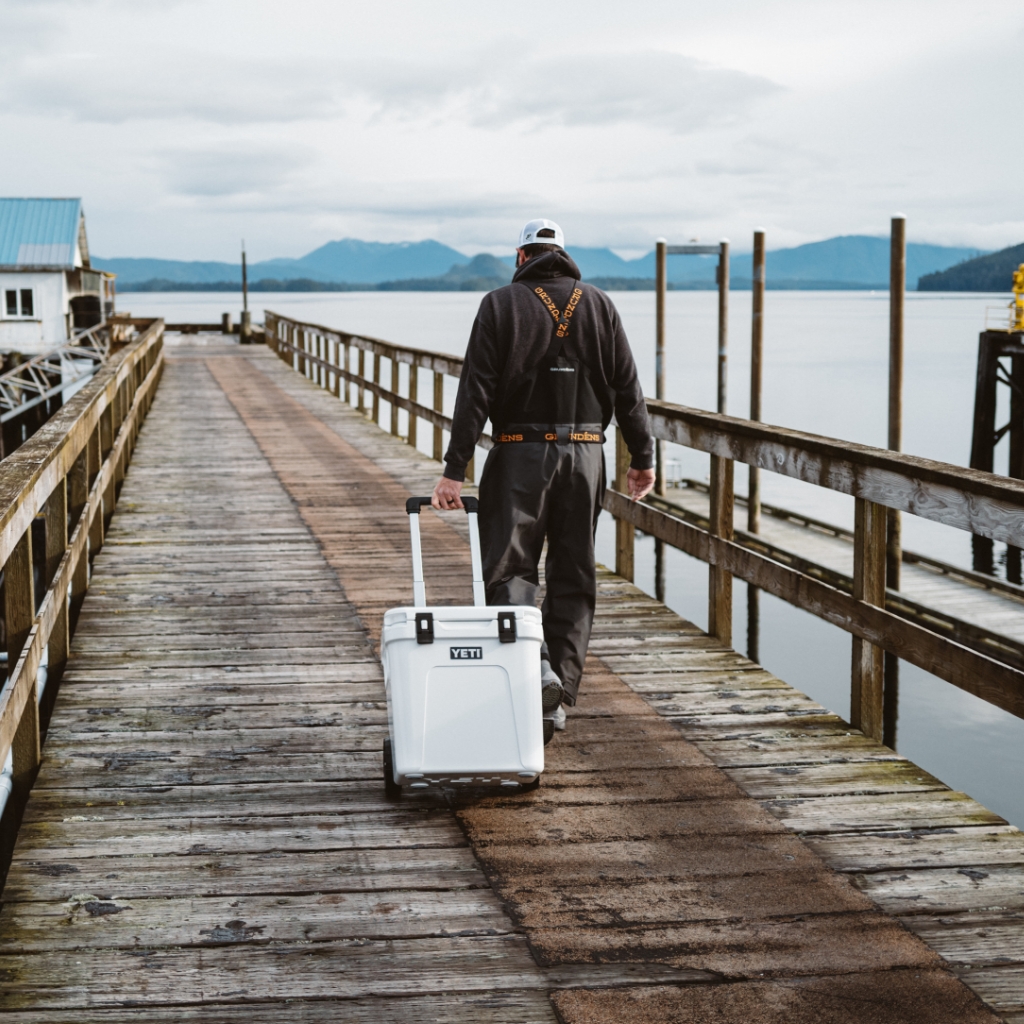 YETI CA Roadie 48 - Rolling Wheeled Cooler