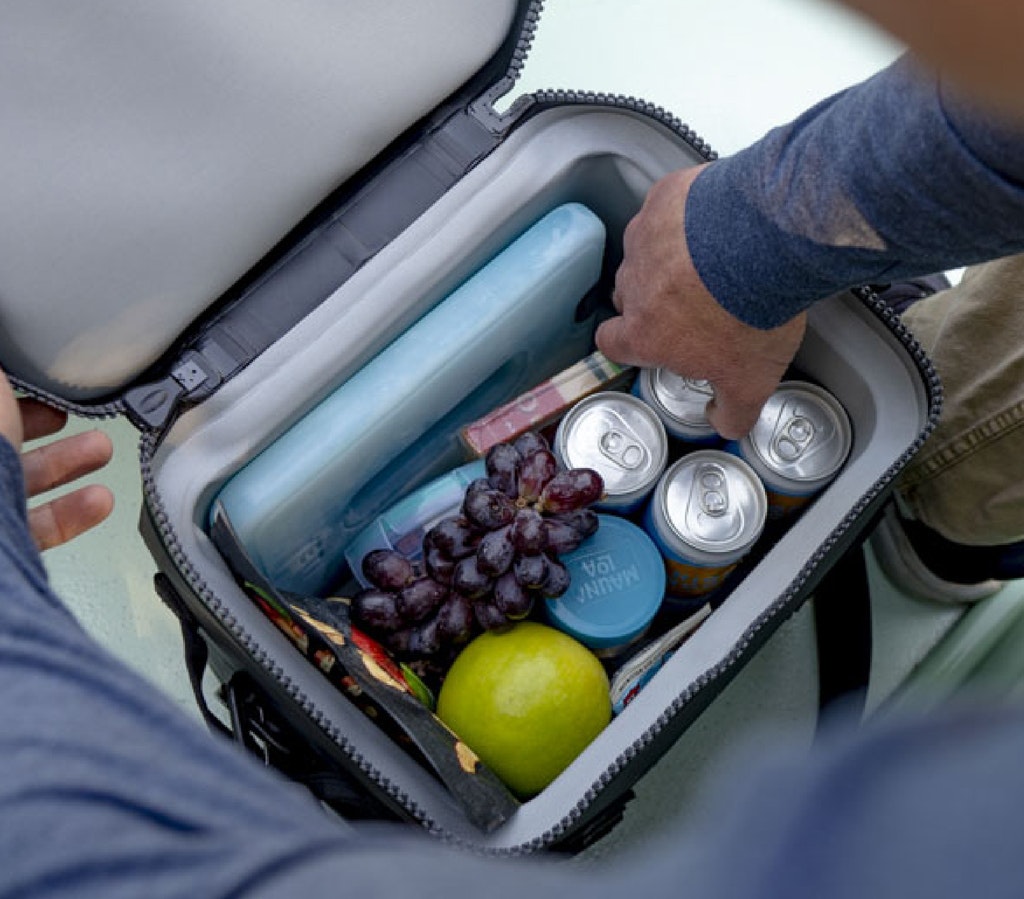 YETI Hopper Flip® 8 24 YETI Hopper Flip® 8 -Favorite Wear 230077 PDP Hopper Flip 12 Coldcell Insulation Product Overview P3