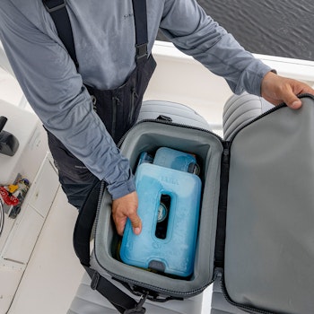 https://yeti-web.imgix.net/2cd35bb1b8cd75a4/original/YETI_Thin_Ice_Cooler_Accessories_Product_Overview_Image_Stays_Cold_Longer-1x.jpg?auto=format&fit=crop&w=512&h=350