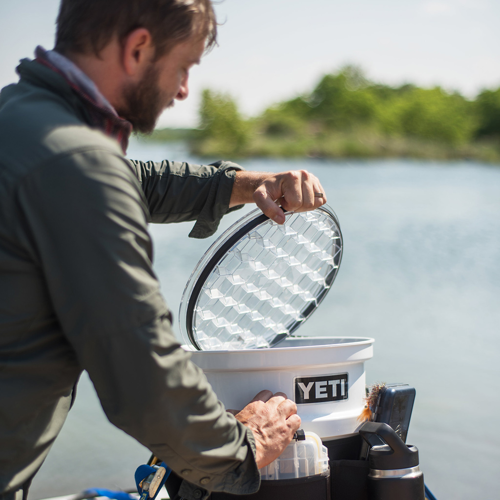 LoadOut Bucket Lid YETI