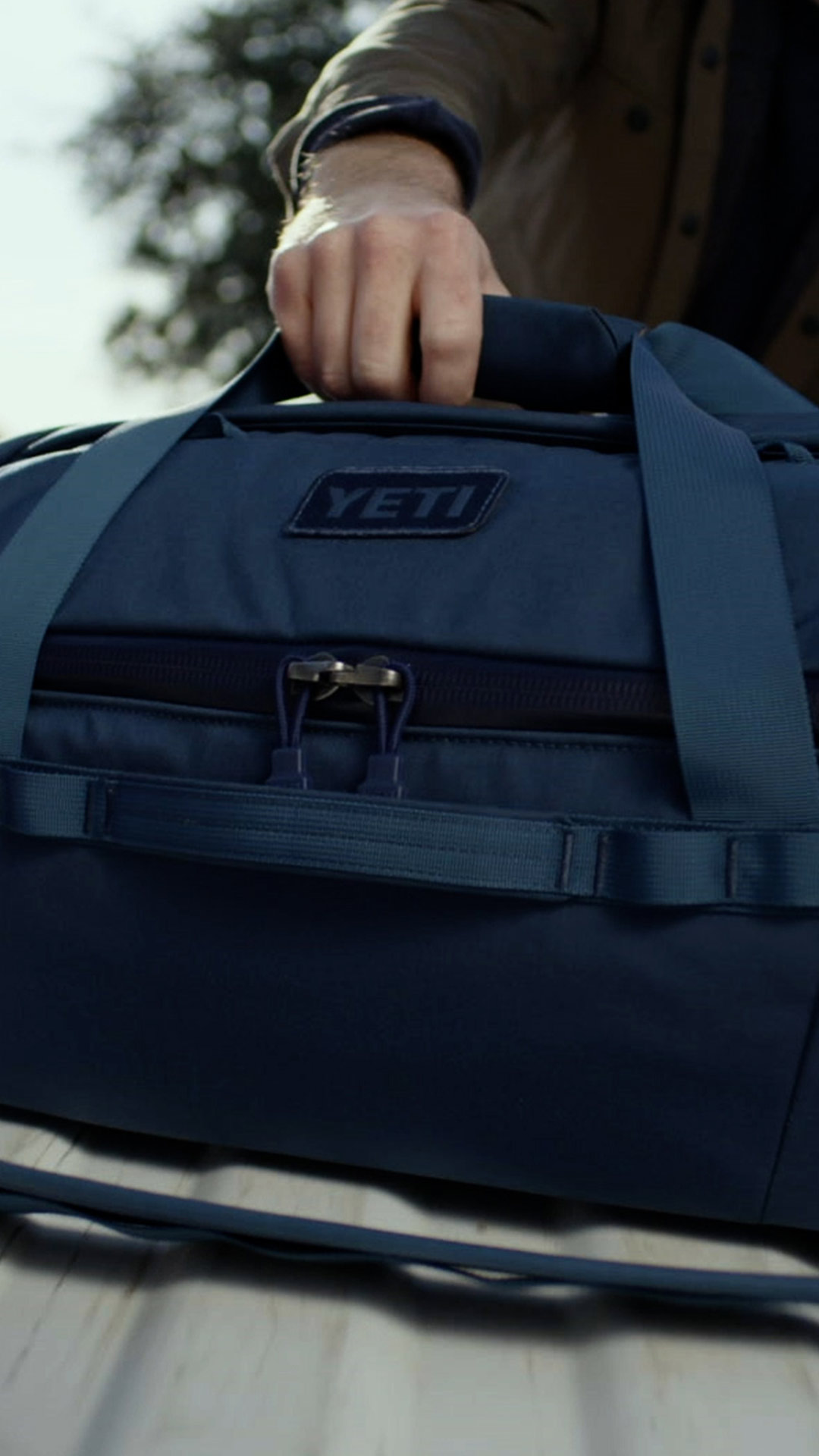 https://yeti-web.imgix.net/3cd2ad534b1149a9/original/Crossroads_Duffel_Bags_Product_Overview_Banner_Video_Image_Still_Mobile-1x.jpg?auto=format