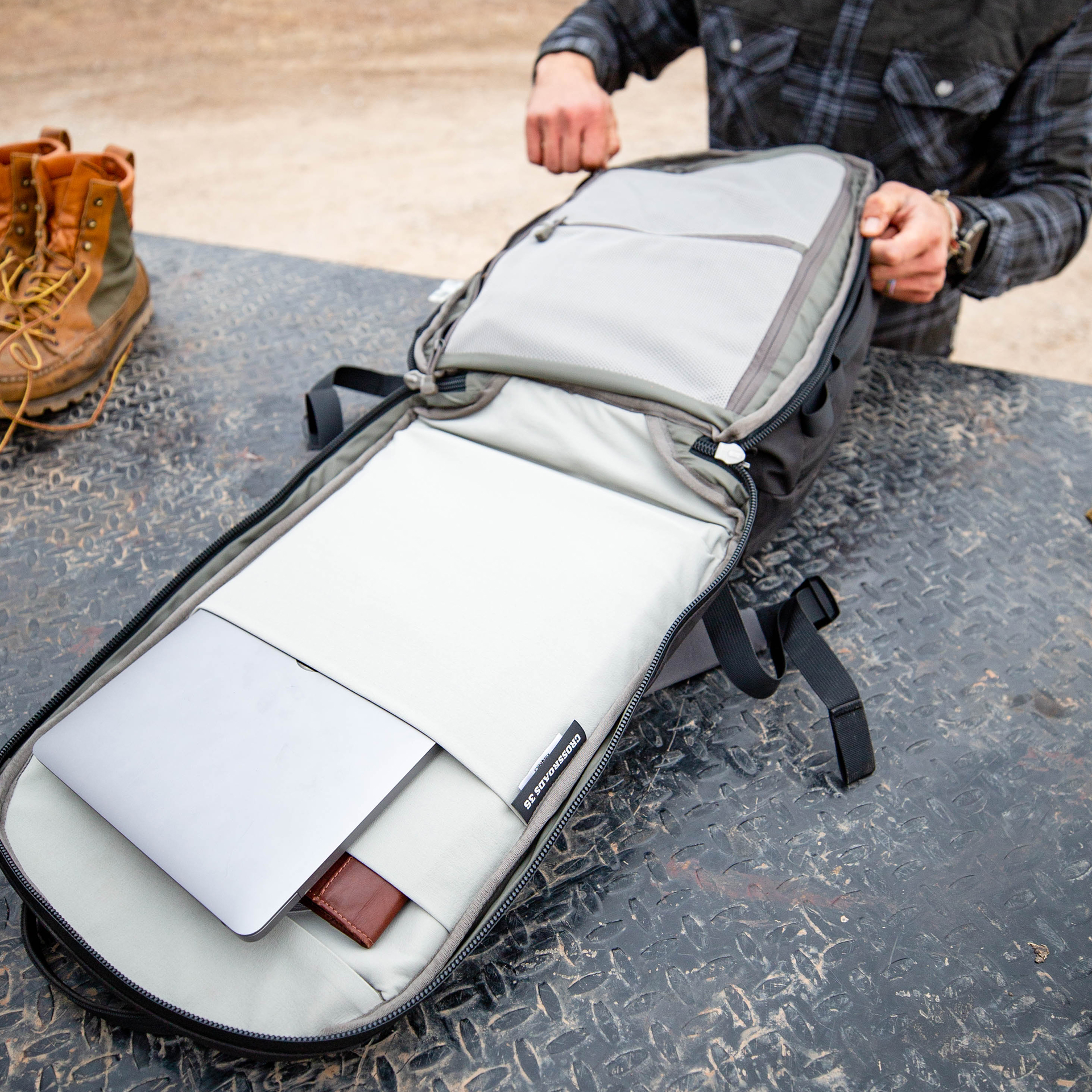 YETI CA Crossroads 35 L Travel Backpack