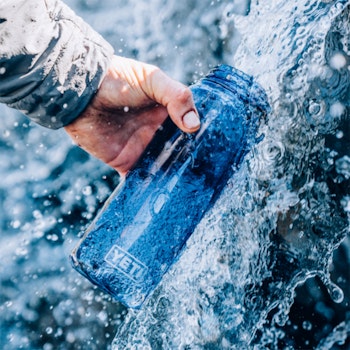  YETI Yonder 600 ml/20 oz Water Bottle with Yonder Tether Cap,  Seafoam : Sports & Outdoors