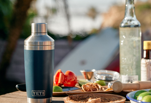 https://yeti-web.imgix.net/7728c28b56004aab/W-230000_PDP_Cocktail_Shaker_Kit_Product_Overview_P1-2x.png?auto=format&fit=crop&w=512&h=350